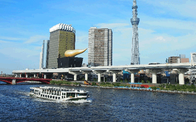 Crusing on the river Sumida