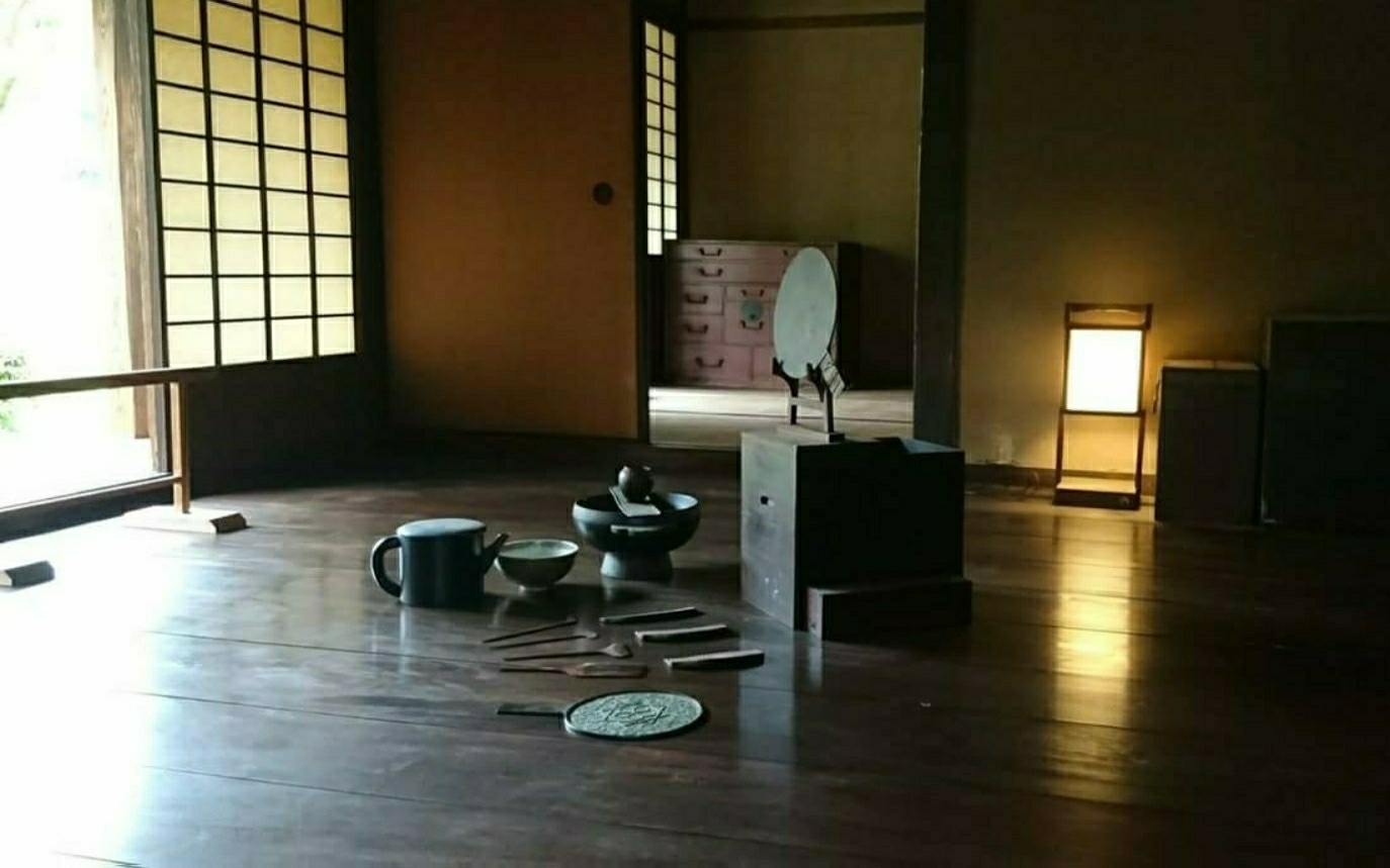 Nando(Family’s living room) in the former residence of the the Kawara family.