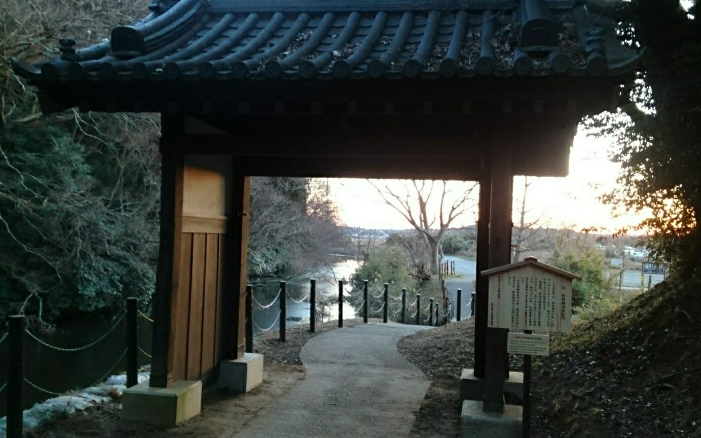 SAKURA Castle Ruins Park:A gate of SAKURA Castle said to have stood somewhere within the Castle grounds. 